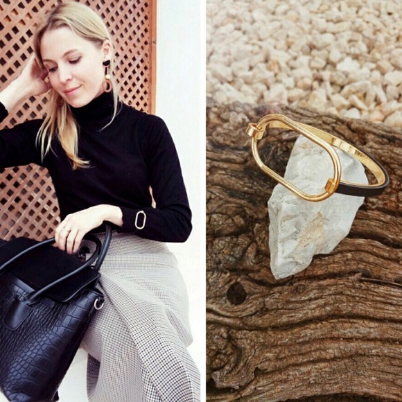 Just In! 🆕 FAYE Minimalist Bangle Cuff Bracelet - Picture 2 of 8